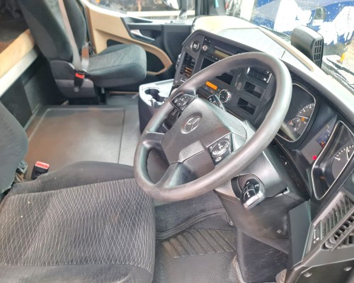 Cabin Interior – Driver Side – Mercedes Actros 2543