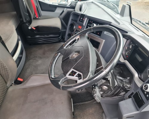 Cabin Interior – Driver Side – Renault T 460