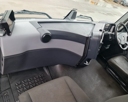Cabin Interior – Passenger Side – Renault T 460