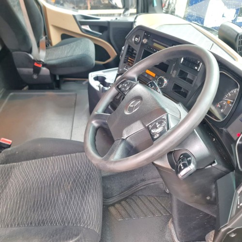 Cabin Interior – Driver Side – Mercedes Actros 2543