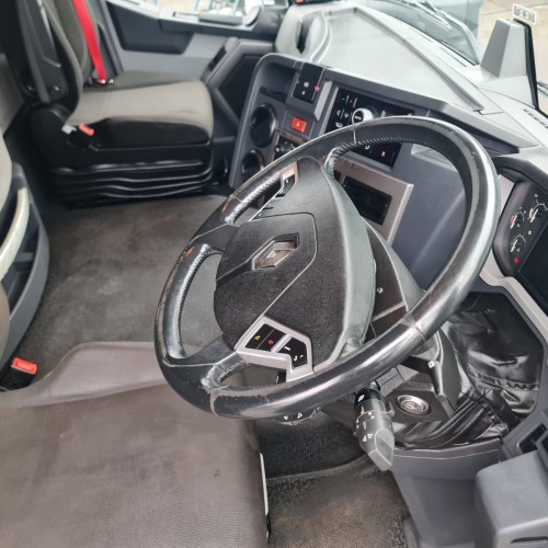 Cabin Interior – Driver Side – Renault T 460