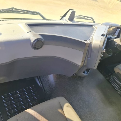 Cabin Interior – Passenger Side – Renault T 480