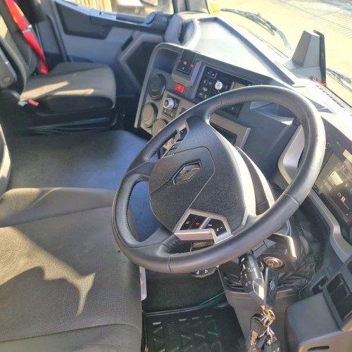 Cabin Interior – Driver Side – Renault T 480