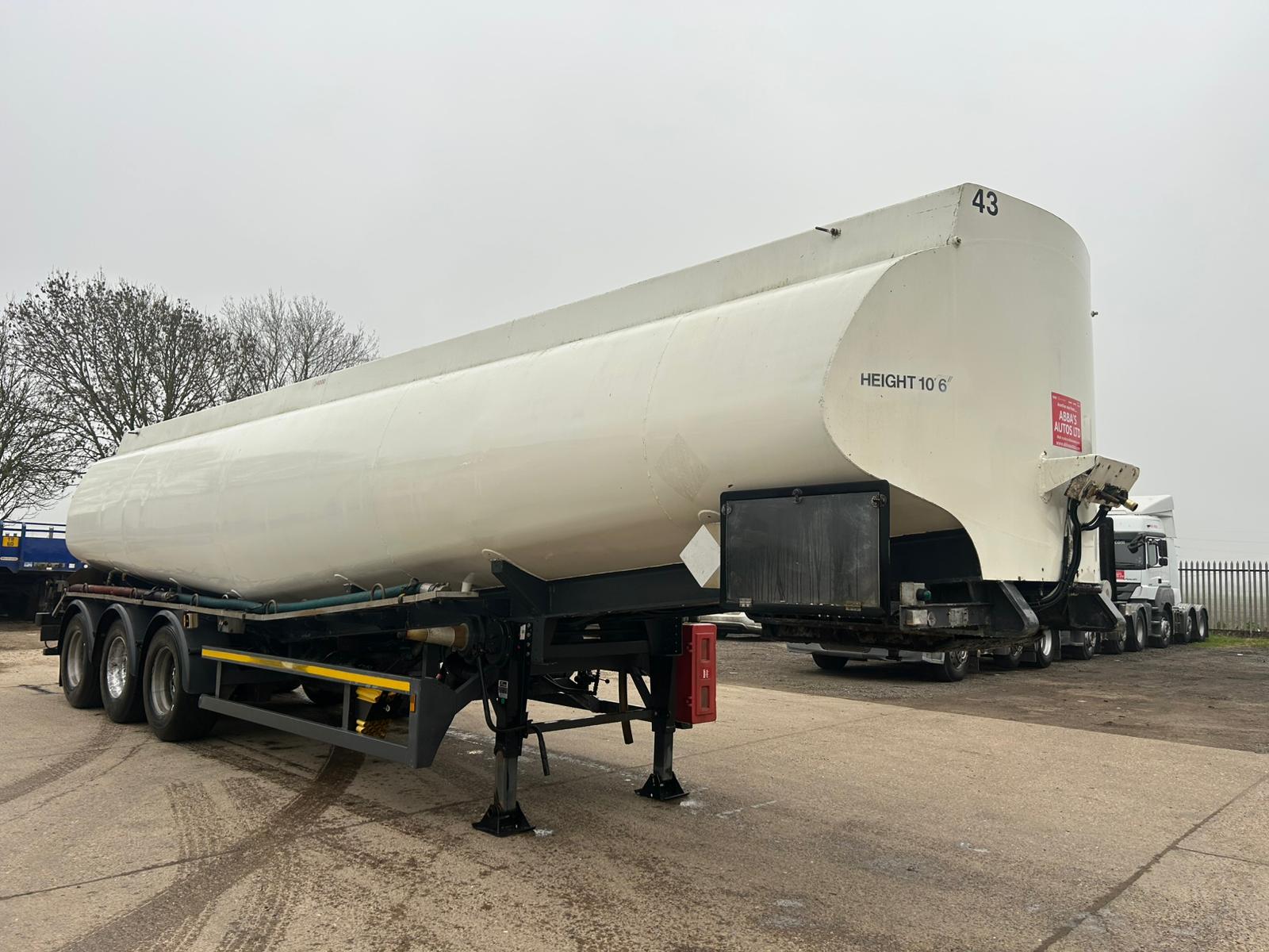 1989 CHARLES ROBERTS TANKER 34,000L